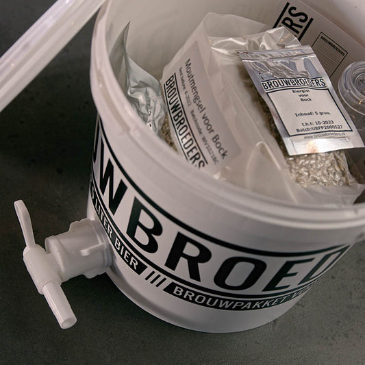 Complete bierbrouwpakketten — eenvoudig thuis brouwen van Blond, IPA of Bock.