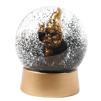 Stoere gouden sneeuwbol met zonnebril en leren jasje