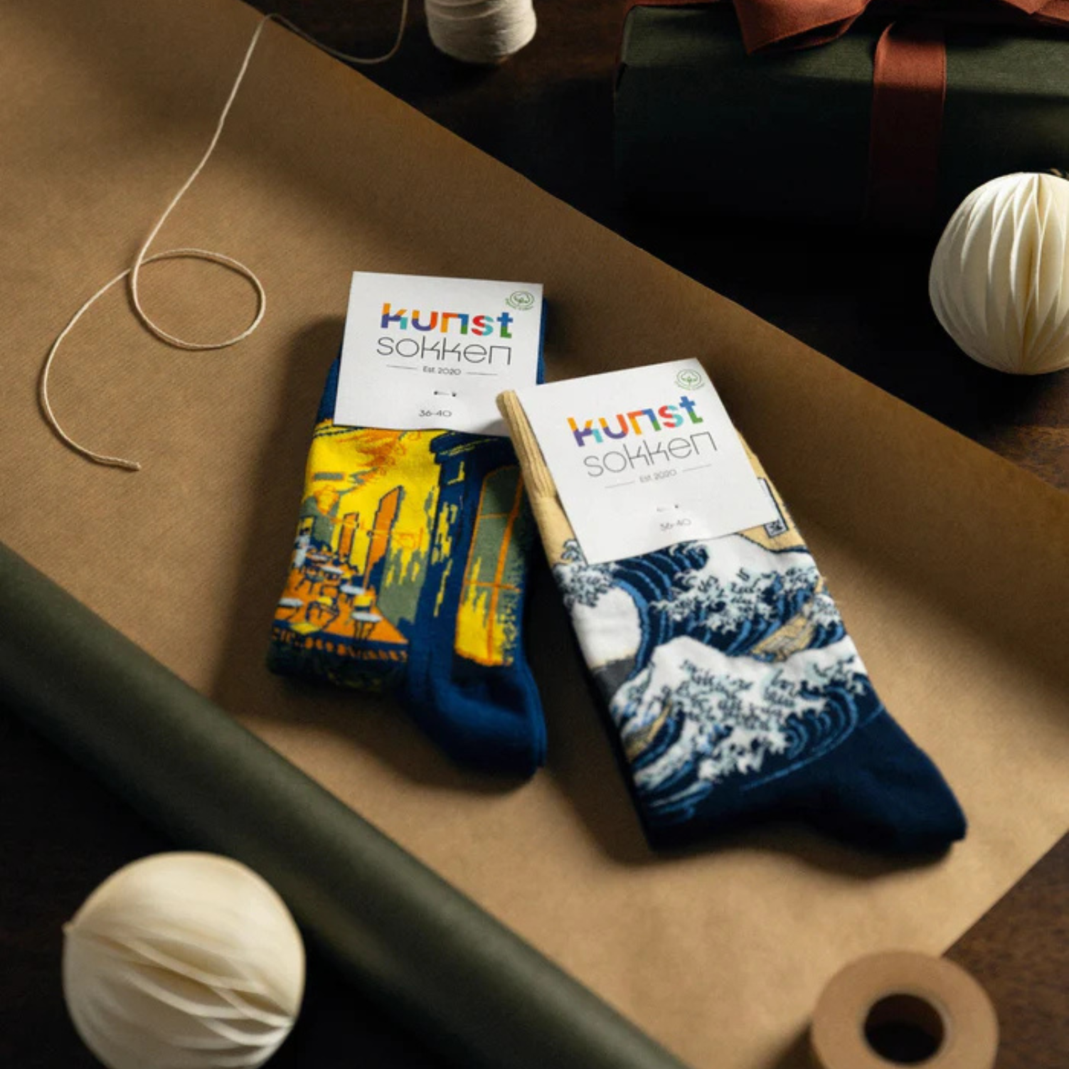 Kunstsokken kerstcadeau — warm, zacht en een tikkeltje fout.