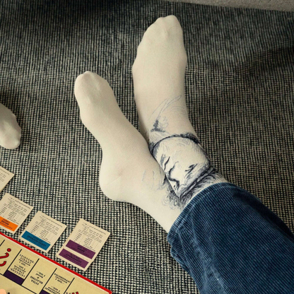 Kunstsokken met stevige boord — blijven goed zitten zonder knellen.