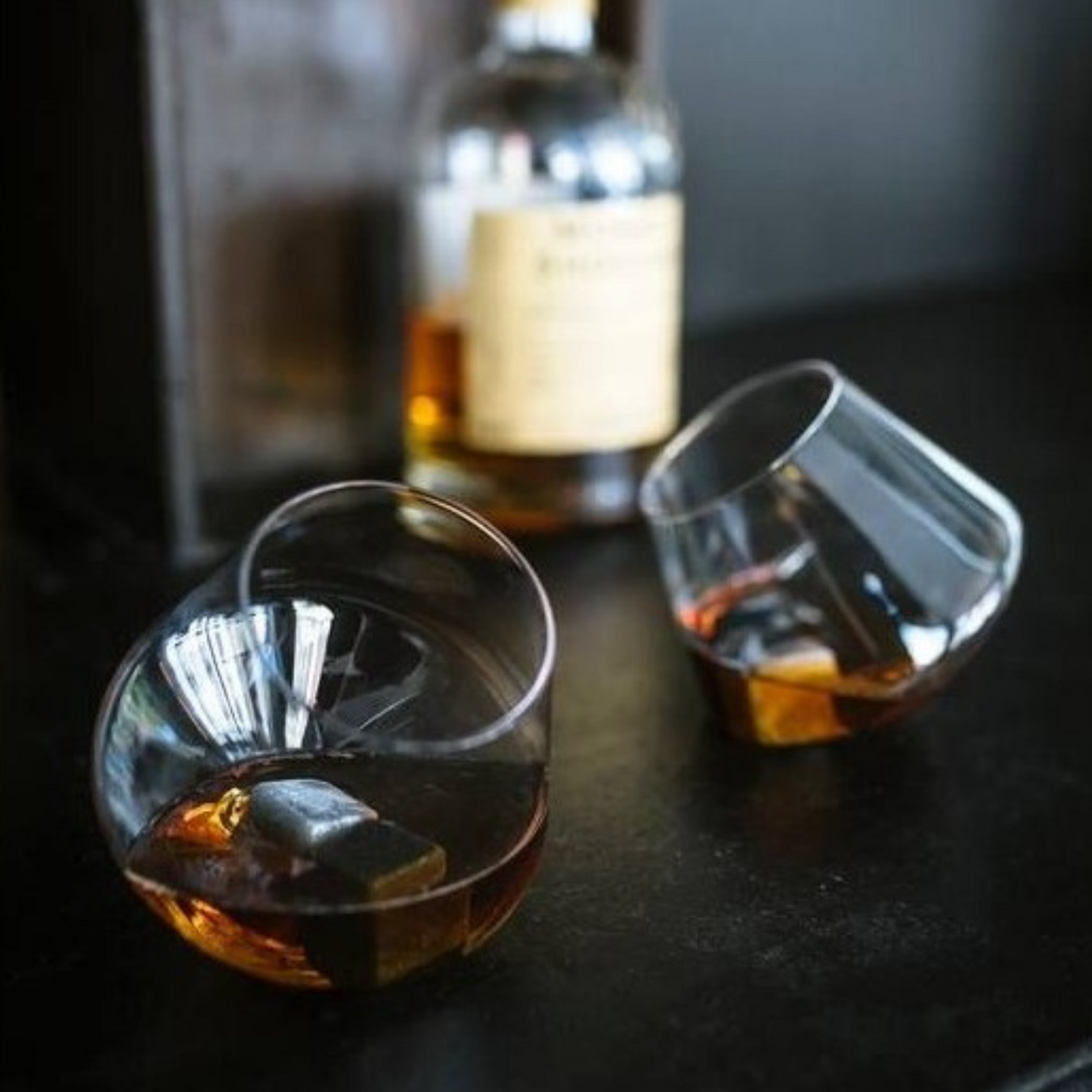 Bijzondere whiskyglazen — rocking design voor een indrukwekkende presentatie.
