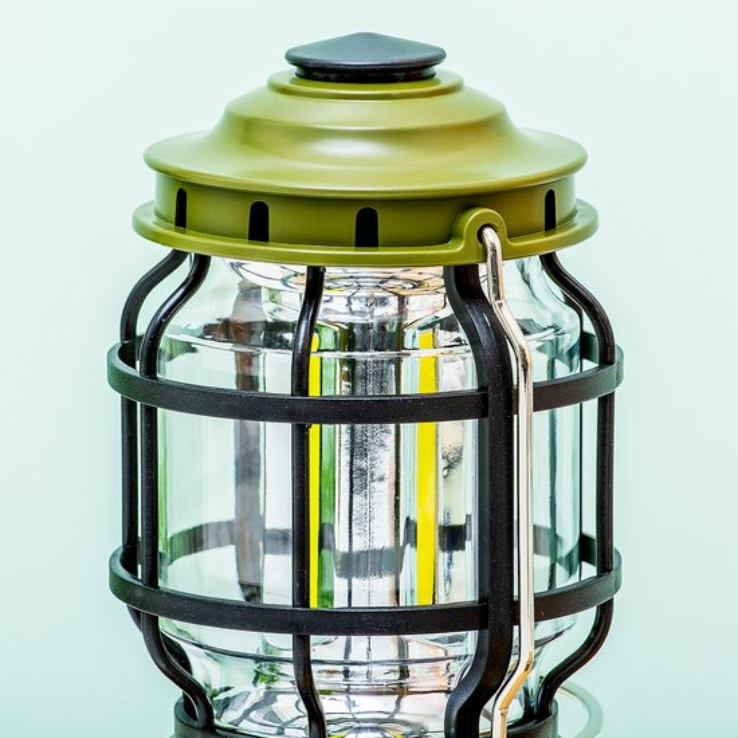 Stoere LED lantaarn voor tuin en kampeertrip
