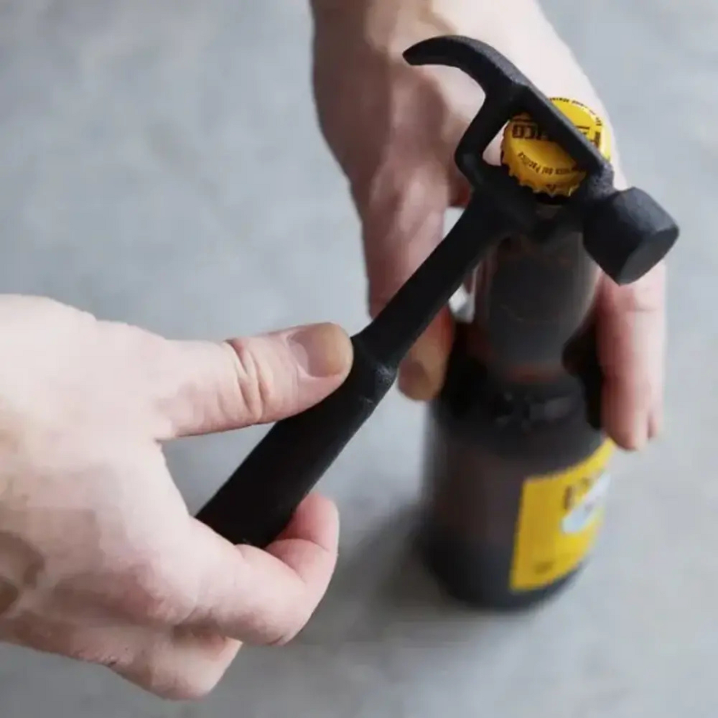 Flesopener gietijzer hamer — robuust hulpmiddel voor bier en frisdrank.