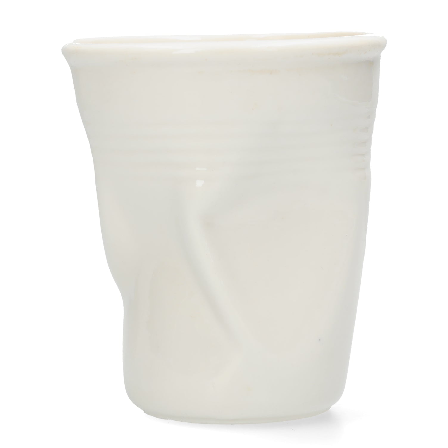 Keramische verkreukelde koffiemok looks als geplet plastic  - vaatwasserbestendig - leuk en betaalbaar cadeau voor op kantoor.