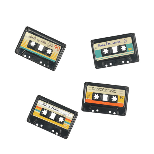 Koelkastmagneten cassettebandjes — leuke retro decoratie voor keuken, whiteboard of memobord.