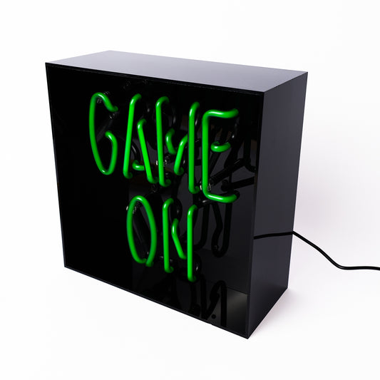 Neon Game On lamp van Locomocean — retro lichtobject in stevige acrylic box.