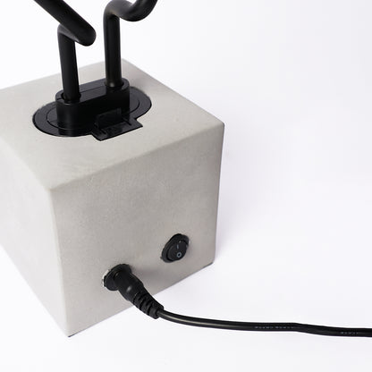 Neon vinyl lamp met betonnen voet — retro interieur statement van Locomocean.