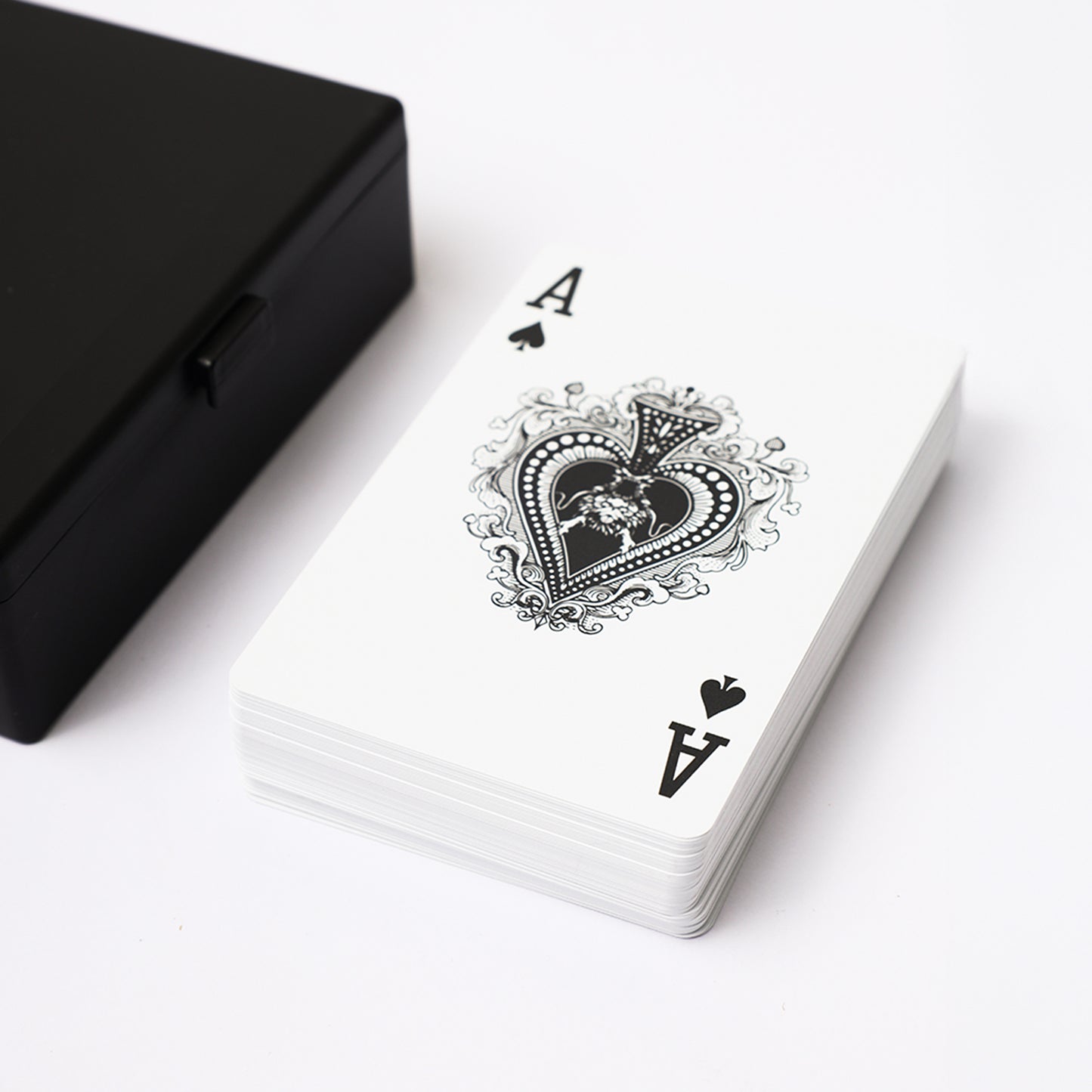Poker speelkaarten van PVC — premium kwaliteit kaarten voor een professionele game night.