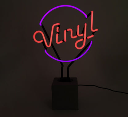 Retro neon lamp vinyl design — uniek woonaccessoire voor muziekliefhebbers.